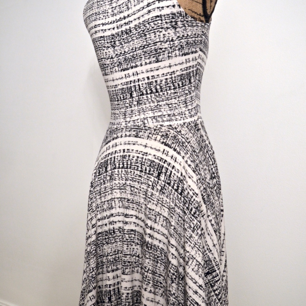 Black and White Print Shift dress - Picture 5 of 7